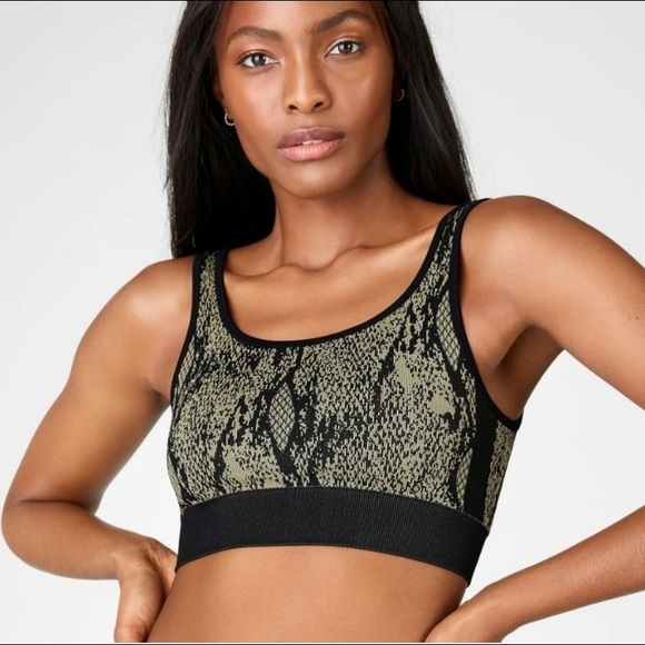 𝐅𝐈𝐍𝐀𝐋 𝐏𝐑𝐈𝐂𝐄 
NWT Fabletics Kamila Bra Top Reptilia Black Small - Picture 1 of 6